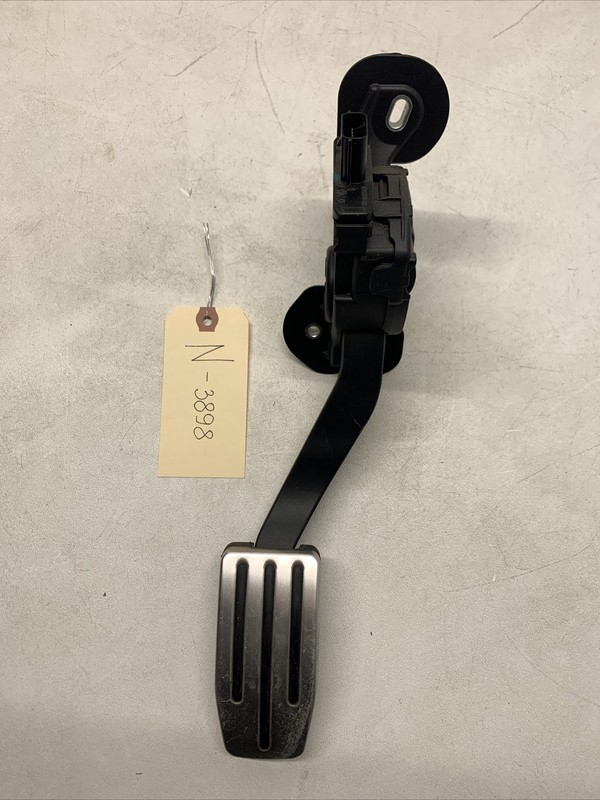 2012-2020 TESLA MODEL S GAS ACCELERATOR THROTTLE PEDAL SENSOR OEM 3898 B111