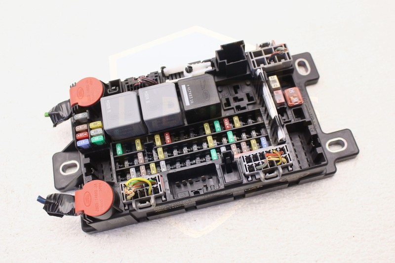 JAGUAR E-PACE 18 - 20 REAR LUGGAGE COMPARTMENT FUSE RELAY BOX J9C3-14N030-AB OEM