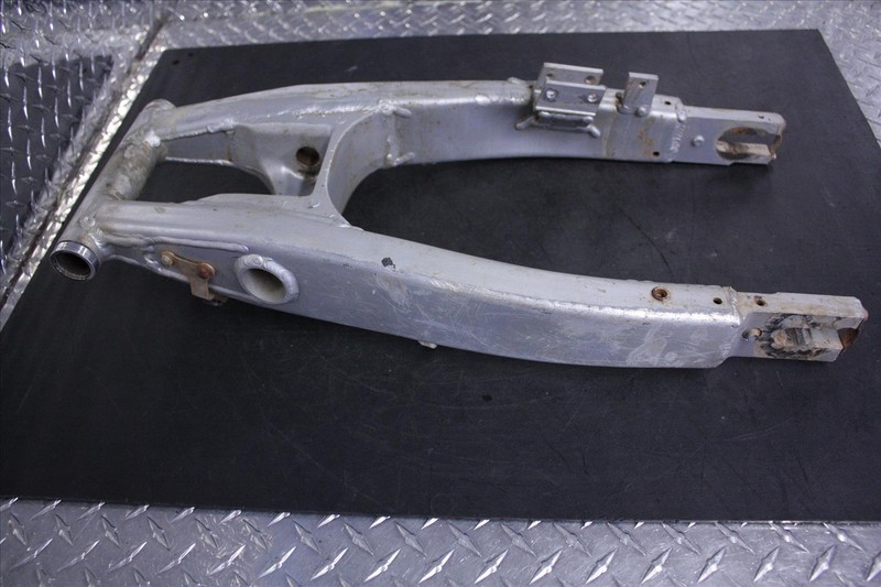 99 YAMAHA TTR 250 SWING ARM OEM TTR250