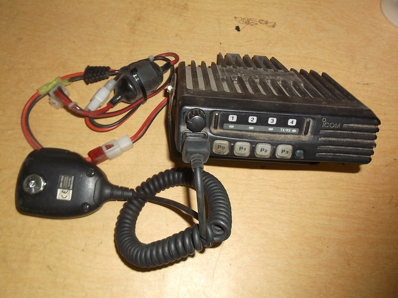 iCom IC-F221S 2-Way Radio w/ Bracket and Microphone IC:202E-1CF221S