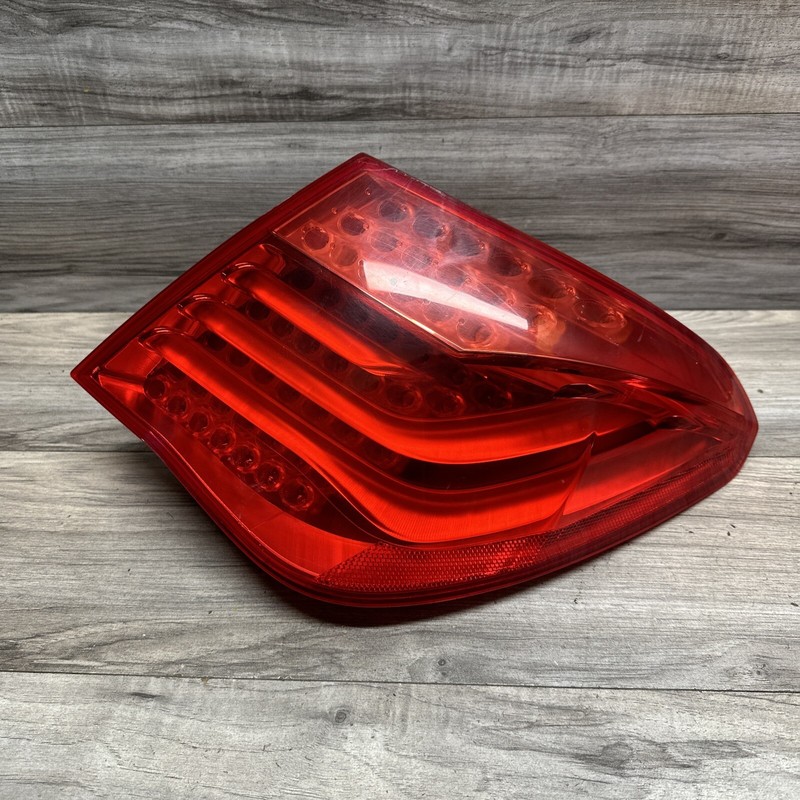 2009-2012 BMW 7 Series Right Passanger Side Tail Light 7182202 OEM SDN 2011