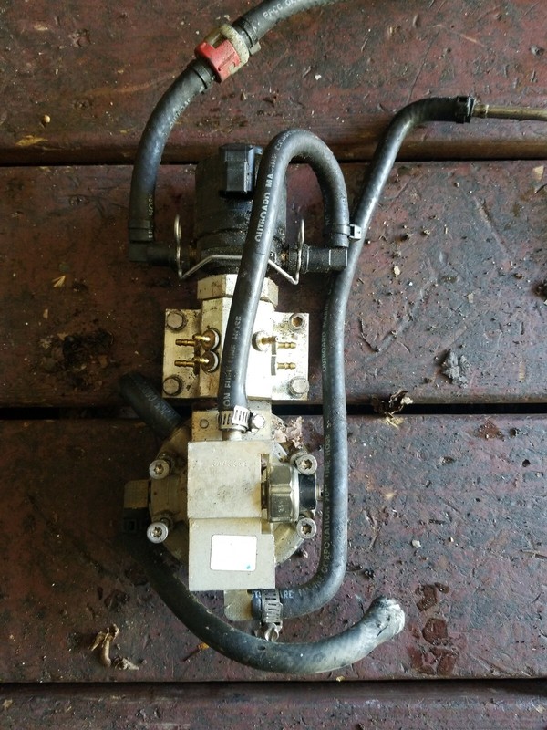 1996 Evinrude Ficht Oil Injection and pump 150hp 439729 faststrike