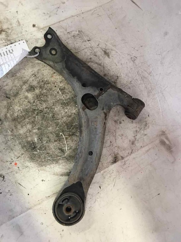 Lower Control Arm Front TOYOTA PRIUS Right 04 05 06 07 08 09