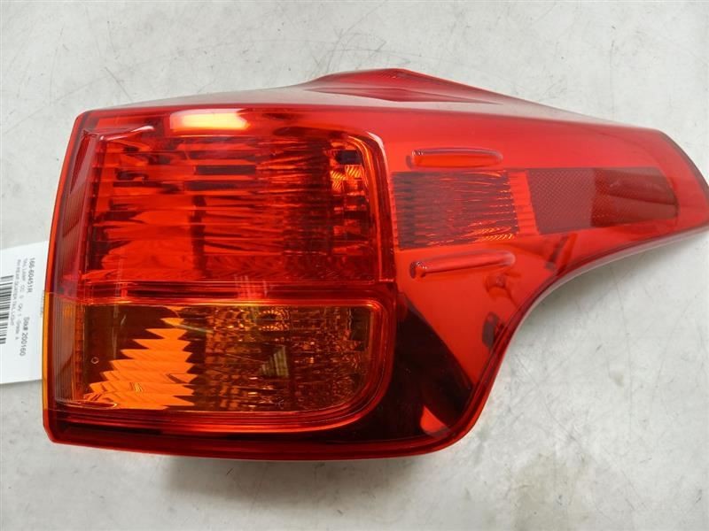 13-15 TOYOTA RAV4 LIMITED PASSENGER SIDE REAR QUARTER MOUNTED TAIL LIGHT