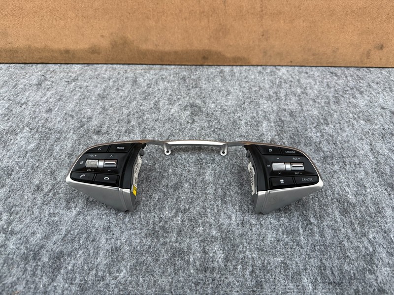 GENESIS G70 2019-2025 OEM STEERING WHEEL CONTROL VOLUME PHONE SWITCH ASSEMBLY