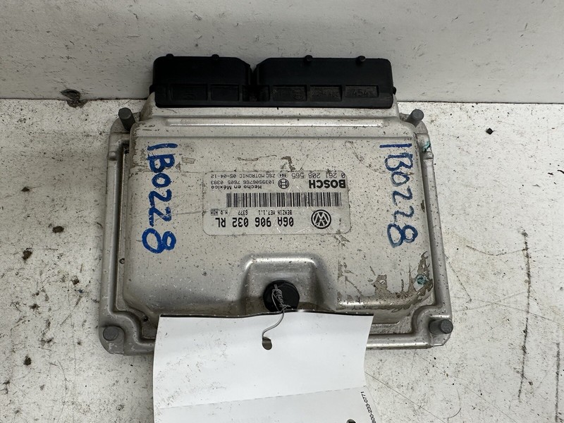 2005 VW Beetle 2.0L Conv A/T Engine Computer Control Module Ecu Ecm Pcu Pcm Oem