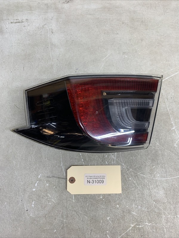 12-21 TESLA S REAR RH PASS SIDE TAILLIGHT OUTER TAIL LIGHT 600591900C 31009 B152