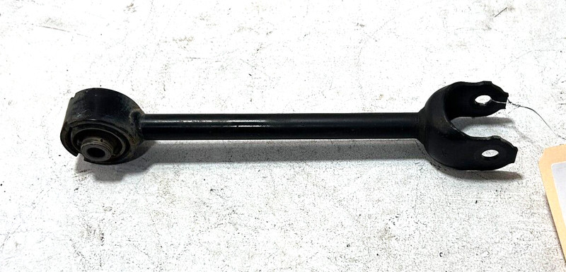 18-23 TOYOTA CAMRY REAR RIGHT PASSENGER SIDE SUSPENSION CONTROL ARM OEM