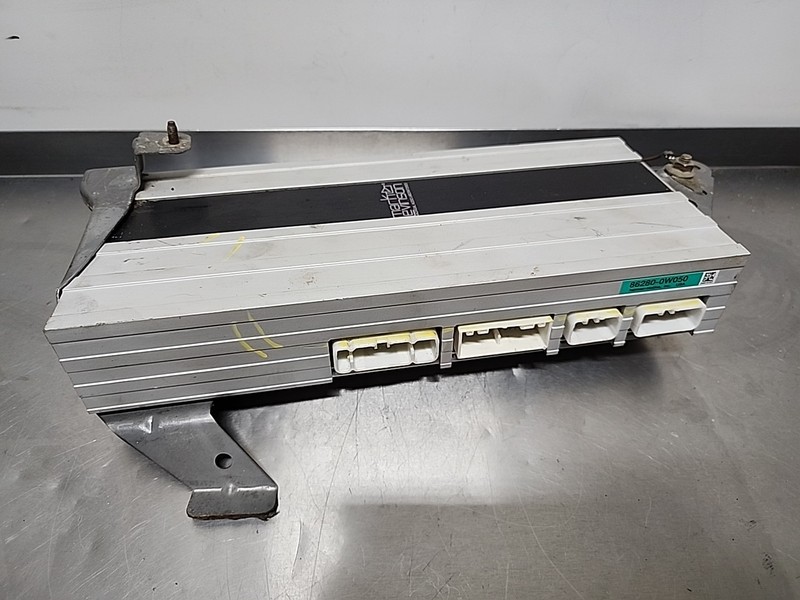 2000 - 2003 Lexus LX470 Mark Levinson Radio Stereo Amplifier 86280-0W050 OEM