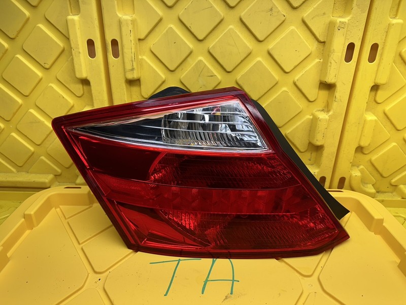 2008 - 2010 Honda Accord Left Tail Light Assembly OEM 166-50696A