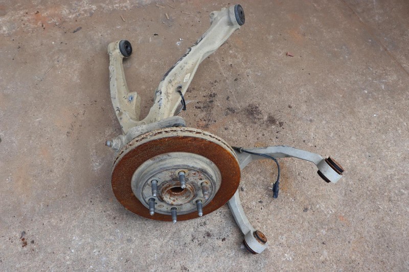 2014-2017 CHEVY SILVERADO 1500 4X4 FRONT RIGHT SPINDLE KNUCKLE HUB W/ ARM OEM