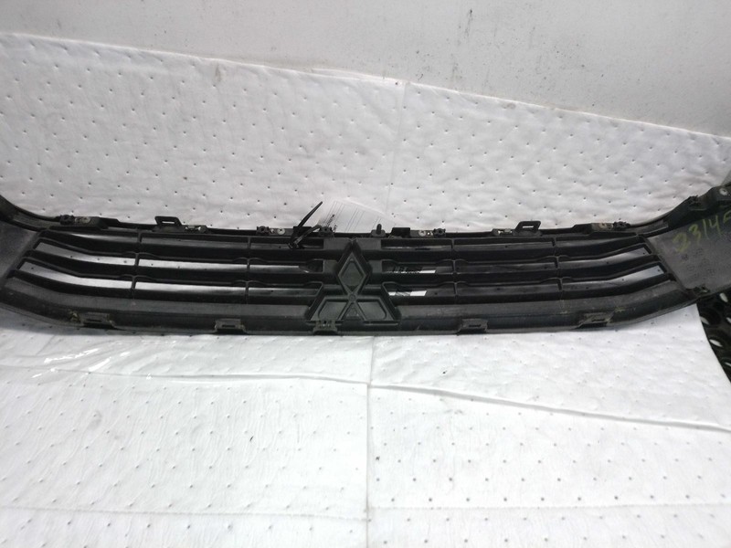 2016 Mitsubishi Outlander Sport Grey Grille OEM 6402A430 Used 90K Miles