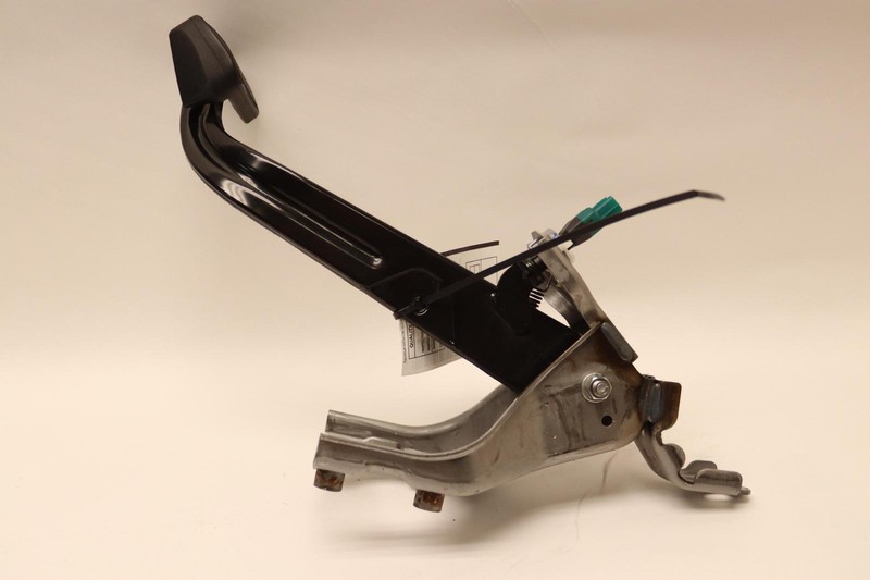 2020-2023 HYUNDAI PALISADE PARKING BRAKE PEDAL W/ BRACKET OEM