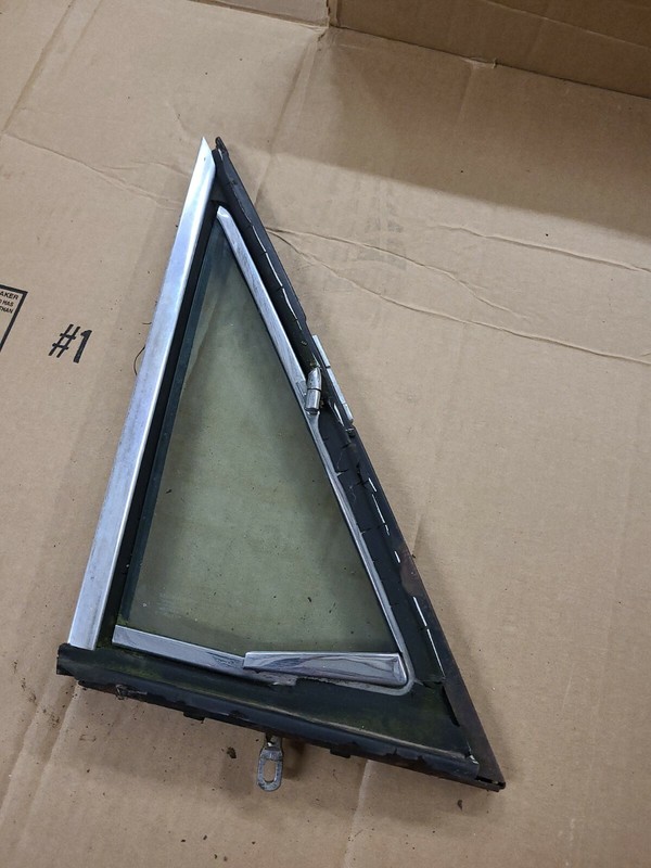 MERCEDES BENZ 220 D/8W115 PASS RIGHT FRONT WING WINDOW VENT