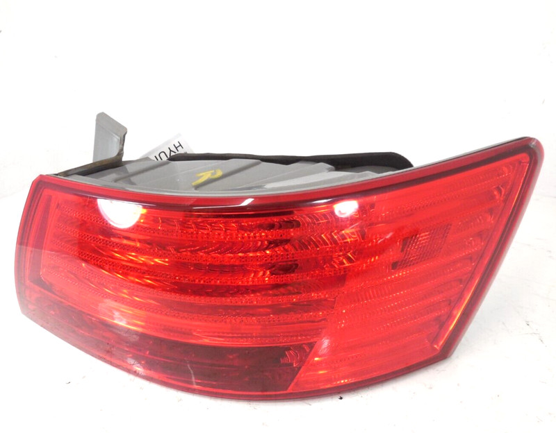 Hyundai Sonata Quarter Panel Mounted Tail Light Passenger Right OEM 2009 2010
