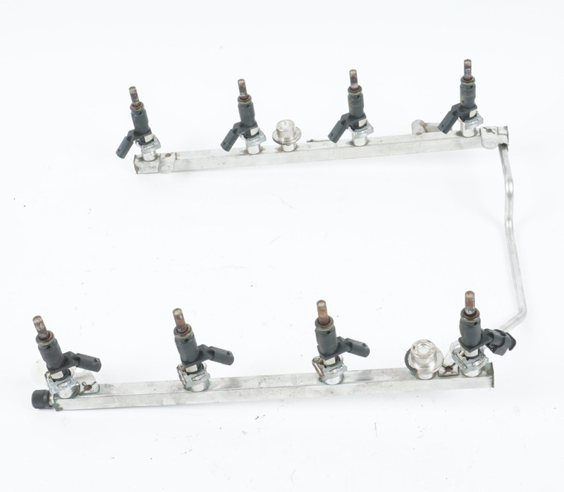 07-09 MERCEDES W221 S550 CL550 Fuel Injection Rail With Fuel Injectors OEM