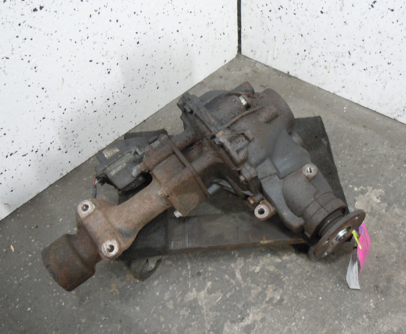 03-24 Toyota 4Runner 6 Cyl Front Differential Carrier W/ Lock 3.73 Ratio OEM
