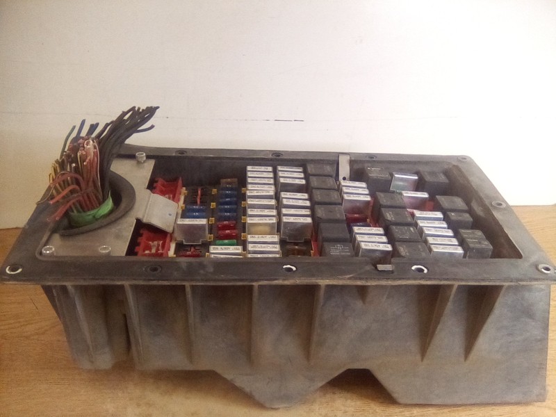 2007 Kenworth W900 Fuse/Relay Block "READ DESCRIPTION"