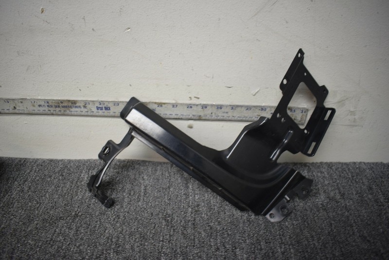 RANGE ROVER EVOQUE REAR TAIL LIGHT SUPPORT BRACKET FACTORY OEM