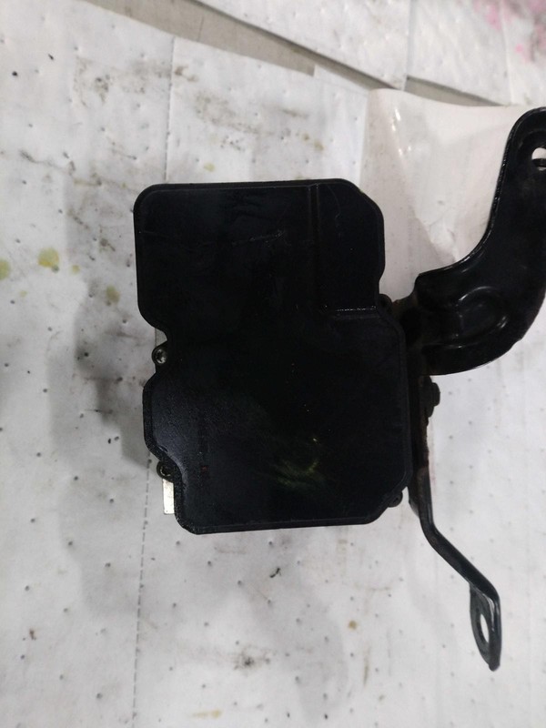 Used ABS Pump and Motor Assembly fits: 2018 Toyota Corolla actuator and pump ass