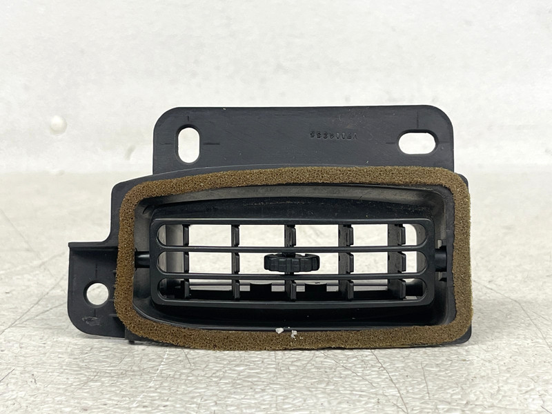 ⭐2003-2006 CHEVROLET SSR FRONT RIGHT CENTER A/C AIR VENT GRILLE TRIM OEM LOT2686
