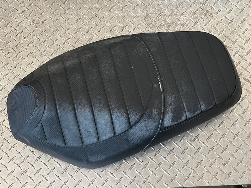 2016 Genuine Scooter Roughhouse 50 Rough House Seat Assembly 16