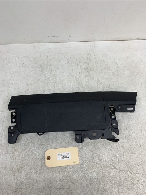 17-23 Tesla Model 3/Y Front RH lower dash knee cover OEM 1077826-00-D 48044 U15