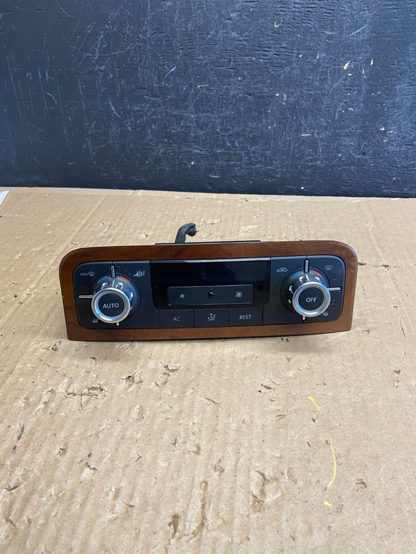 2011 - 2017 VolkswagenTouareg Center Climate Control Panel AC Heater ad6792 DG