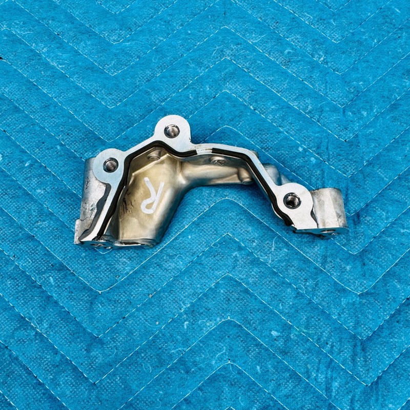 2011–2013 Infiniti M56 Right Camshaft Support Bracket OEM VK56VD 127K