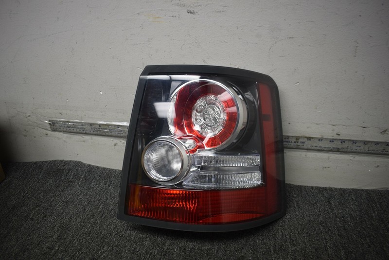 LAND ROVER SPORT L320 TAIL LIGHT RIGHT SIDE FACTORY OEM