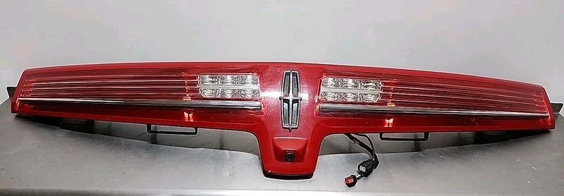2010 - 2012 Lincoln MKT TRUNK MOUNTED LED REAR TAIL LIGHTS CAMERA BE9313B433 AA