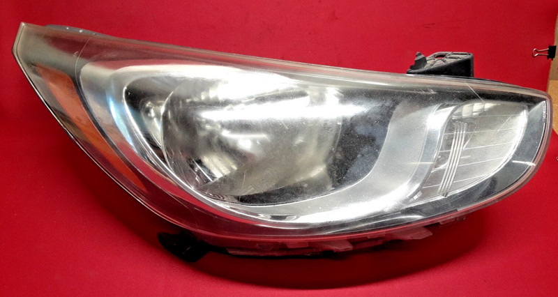 2012 - 2014 Hyundai Accent RIGHT PASSENGER Headlight Lamp Halogen 92102-1R010