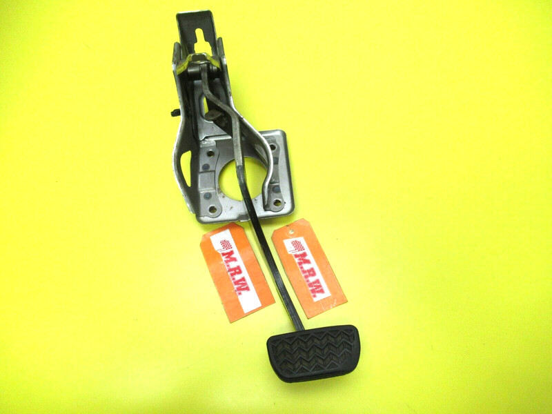 BRAKE PEDAL FLOOR AUTO TRANSMISSION STOP PAD PUSH for 05 06 07 08 09 10 SCION TC