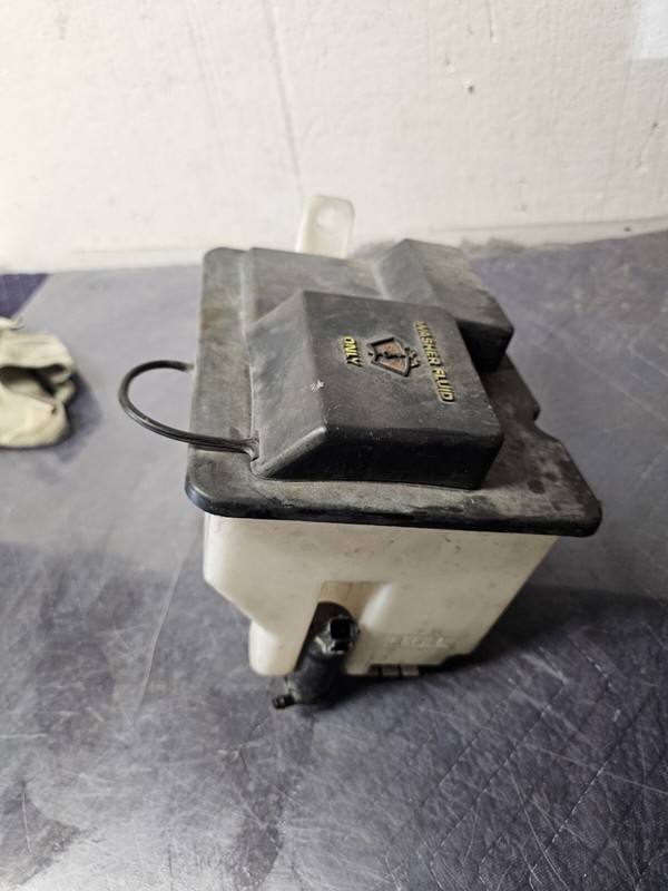 98-08 Ford F150 Windshield Washer Fluid Reservoir Wit Pump Oem Wiper Tank Bottle
