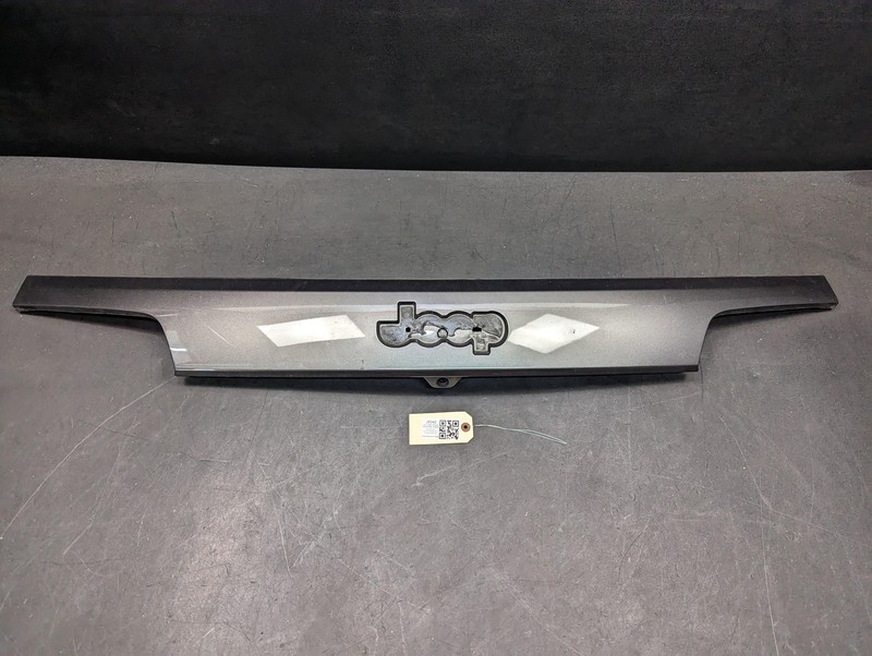 Rear Tailgate License Lamp Molding 2019 Jeep Grand Cherokee 2016 2017 - 2021 X