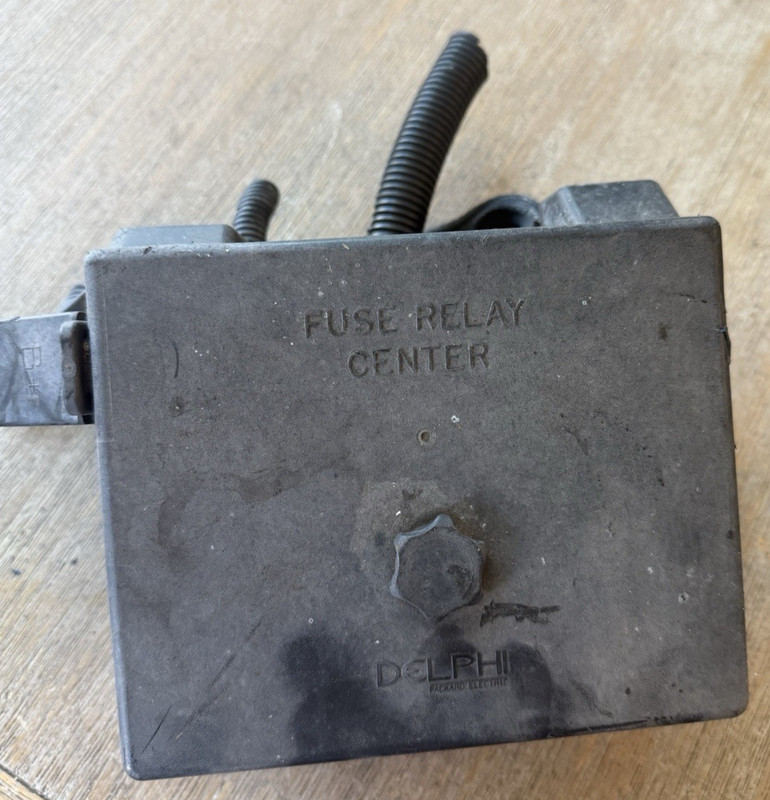 OEM 1999-2001 Chevrolet Blazer 4.3L Engine Fuse Box Relay Junction 15328840
