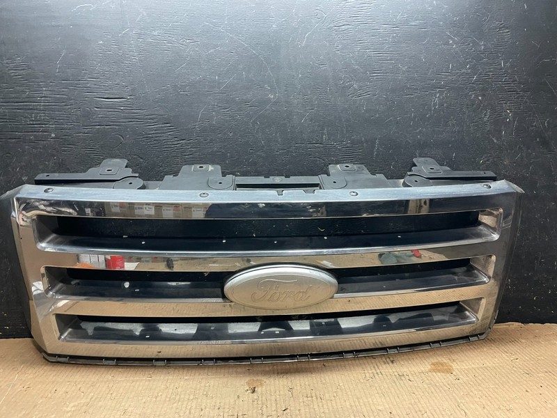 2007 to 2014 Ford Expedition Front Upper Chrome Grill Grille Oem y6527 DG