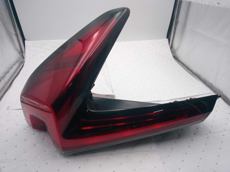 2020 Honda CR-V Left Tail Light Assembly Red OEM 101K Miles - Used