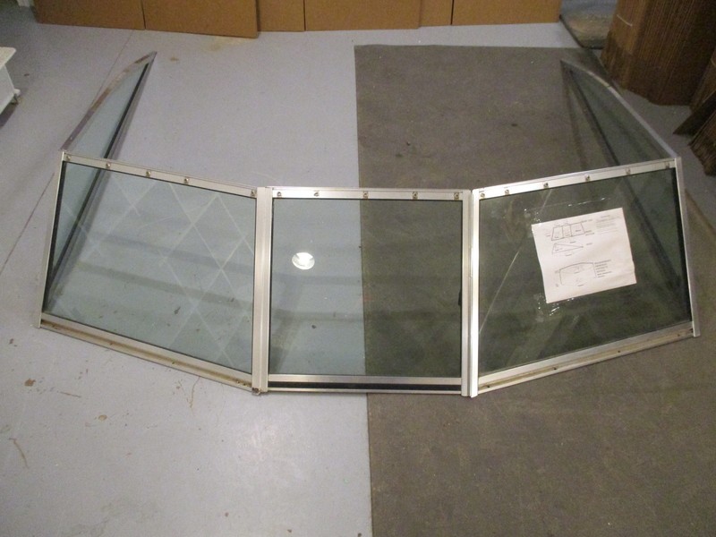 1990 Thompson 170 Cutlass I/O Boat Windshield Walk Through