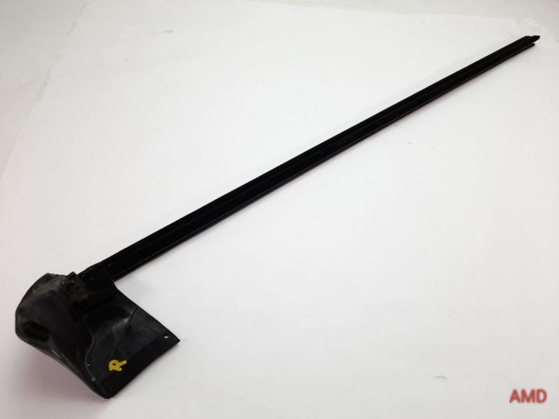 2005 BMW 330ci 325ci E46 Convertible Right Inner Window Channel Cover 7026392