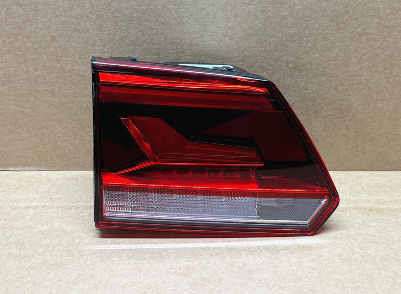 2021-2023 Volkswagen Atlas Driver Left Side Inner LED Tail Light Lamp OEM