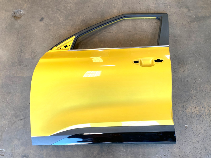 21-23 KIA SELTOS FRONT LEFT DRIVER SIDE DOOR SHELL PANEL YELLOW OEM #A0.22