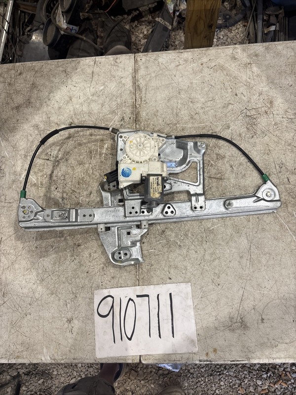 2006-2011 Cadillac DTS FRONT Right SIDE WINDOW REGULATOR 2307050 used oem