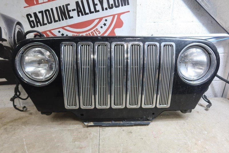 1997-2006 Jeep Wrangler TJ LJ OEM Front Grille Grill Assembly 55174594