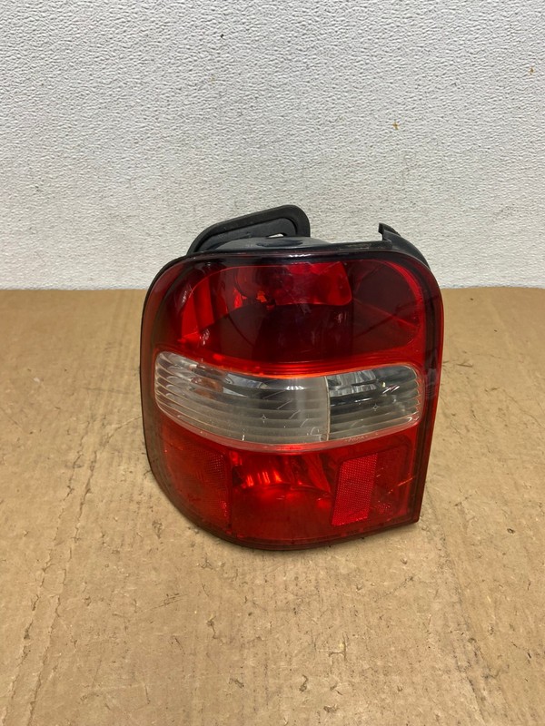 1998 to 2002 Kia Sportage Left Driver LH Side Tail Light Oem AD0448 LK