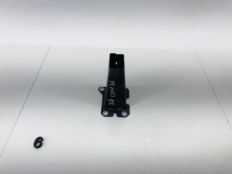 14-18 MAZDA 3 FRONT RIGHT PASSENGER SIDE ENGINE CRADLE MOUNT BRACKET SUPPORT OEM