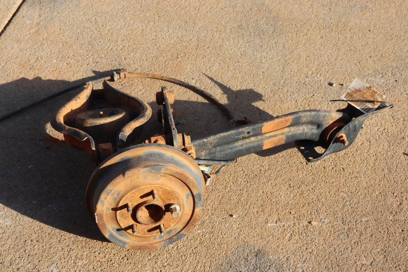 2005-2006 CHEVY EQUINOX AWD REAR LEFT SPINDLE KNUCKLE HUB CONTROL ARMS OEM