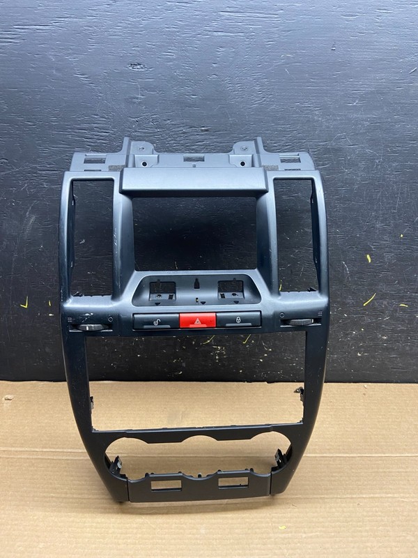 2008 - 2012 Land Rover LR2 OEM Center Radio Climate Dash Air Vent Bezel w0129 DG