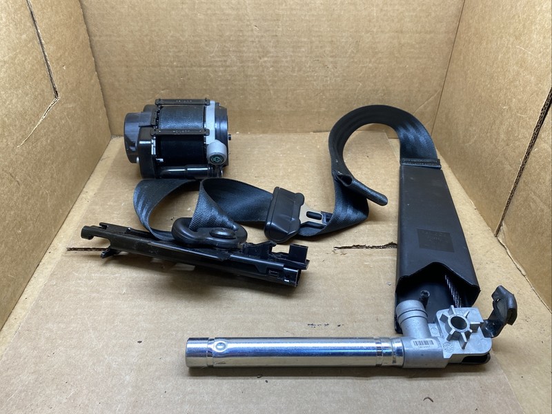 2013-2018 Ford Escape Front Right Passenger Side Seat Belt Seatbelt Retractor
