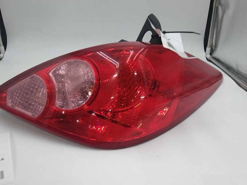 2010 Nissan Versa Right Tail Light Assembly Grey 116037 Used 190K Miles